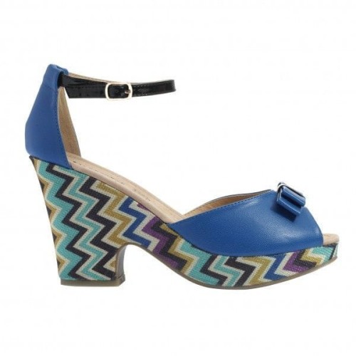 Buty na koturnie we wzorki